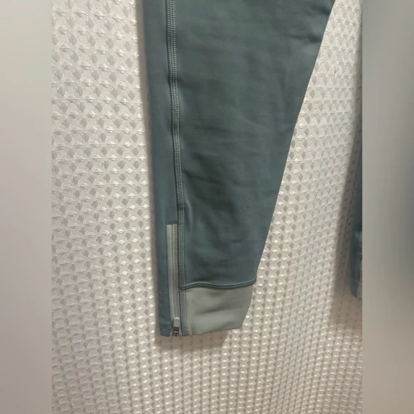 Athleta Rainier Evolve 7/8 Tight Leggings Women’s Small Blue Gray Zipper Pocket - Picture 7 of 9